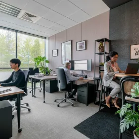 Small 3 Person Office 02